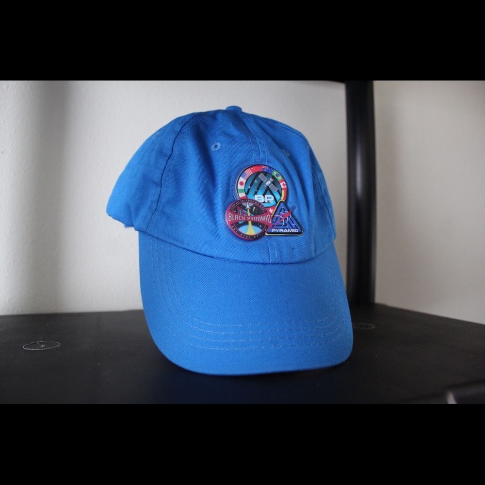 Black pyramid dad hat